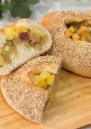 たっぷりQBB４種チーズとさつまいもパン-レシピのメイン写真