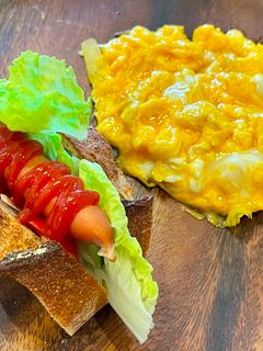 朝食にウィンナーサンドと卵、カレースープ-レシピのメイン写真