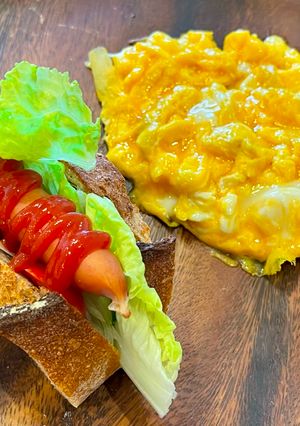 朝食にウィンナーサンドと卵、カレースープ-レシピのメイン写真