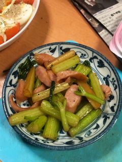 セロリとウインナーの塩コショウ炒め-レシピのメイン写真