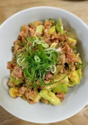 マグロのたたき、アボカド和え-レシピのメイン写真