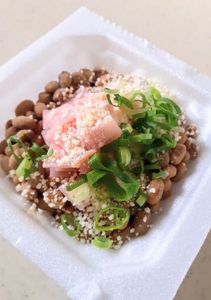 パンにも合う♪ハムとパルメザンの納豆-レシピのメイン写真