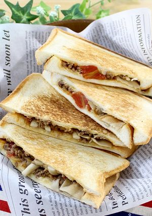 絶品★きのこ＆ミートソースのホットサンド-レシピのメイン写真
