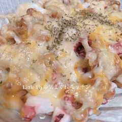 A picture of たこと納豆のチーズ焼き.