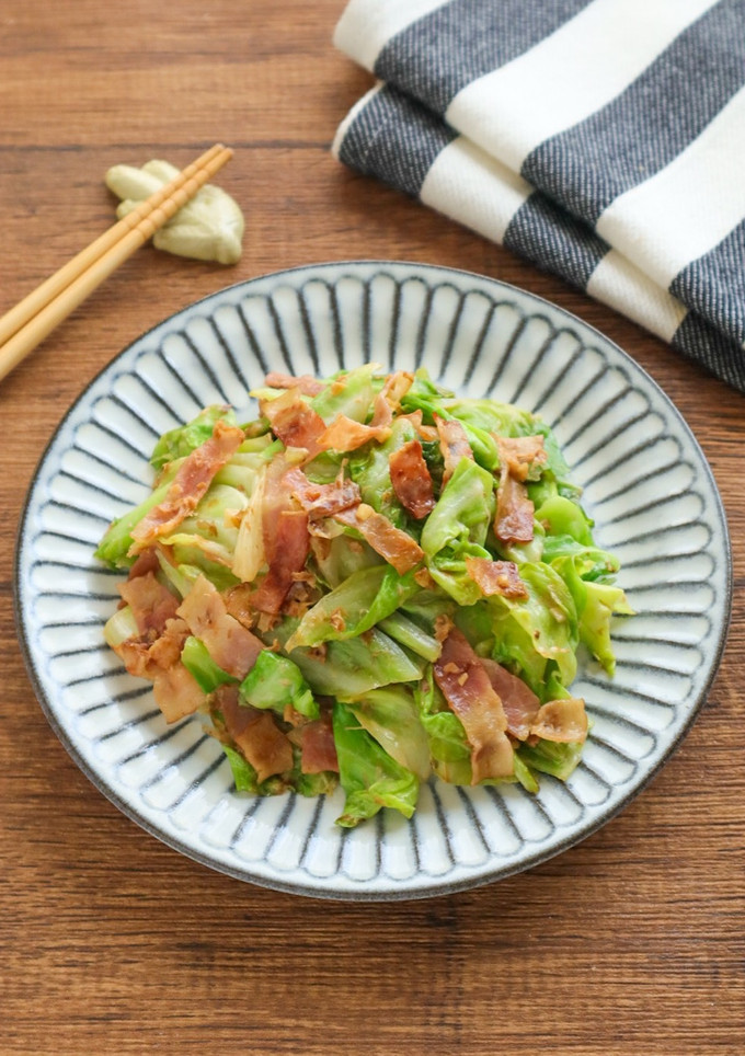 簡単♪ベーコンとキャベツのおかかマヨ炒め-レシピのメイン写真