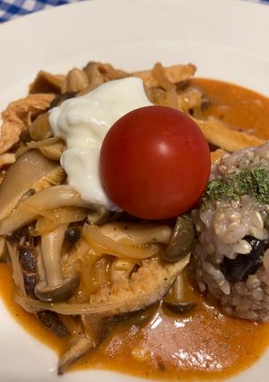 チキンストロガノフ黒豆玄米ご飯添え-レシピのメイン写真