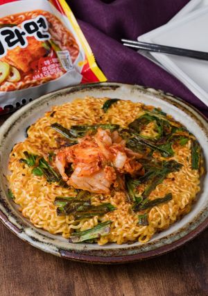 キムチラーメンで作るピリ辛チヂミ麺-レシピのメイン写真