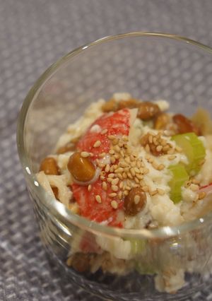 納豆とお豆腐とセロリとカニカマのサラダ-レシピのメイン写真