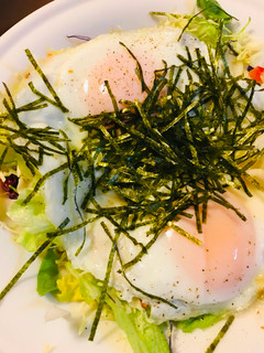 半熟目玉焼き●とろ〜り卵黄ソースのサラダ-レシピのメイン写真