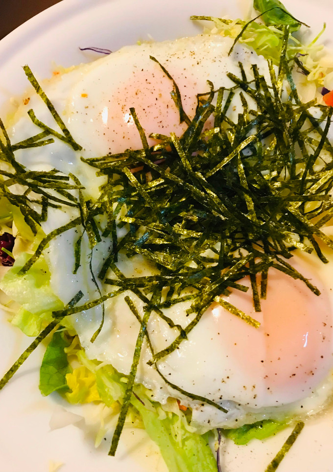半熟目玉焼き●とろ〜り卵黄ソースのサラダ-レシピのメイン写真