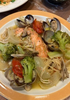 サーモンとたっぷり野菜のアクアパッツァ-レシピのメイン写真