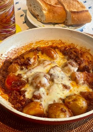 新じゃがとひき肉のデミ風チーズ焼き-レシピのメイン写真