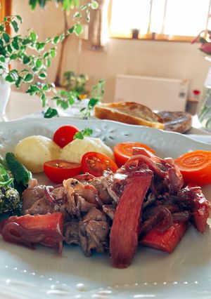 ルバーブと豚肉の赤ワイン煮-レシピのメイン写真