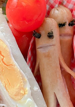 お弁当の主役まつ毛バサバサソーセージ人-レシピのメイン写真
