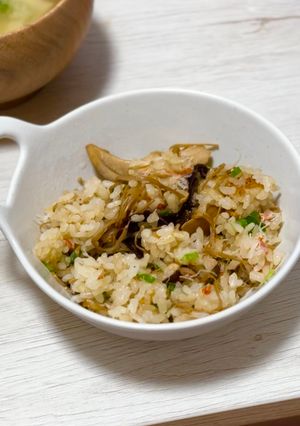 カニとキノコの炊き込みご飯-レシピのメイン写真