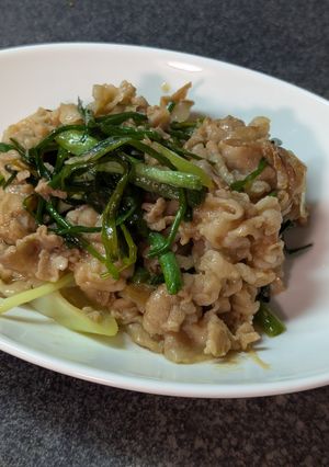 のびるの茎と豚肉の醤油麹炒め-レシピのメイン写真