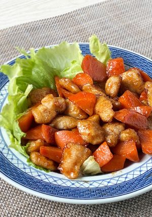 たっぷり人参が主役♪鶏むね肉の照り焼きバター-レシピのメイン写真