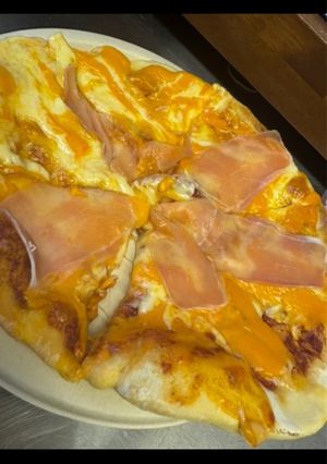 タンパク質たっぷり！生ハムチキンチェダーピザ-レシピのメイン写真