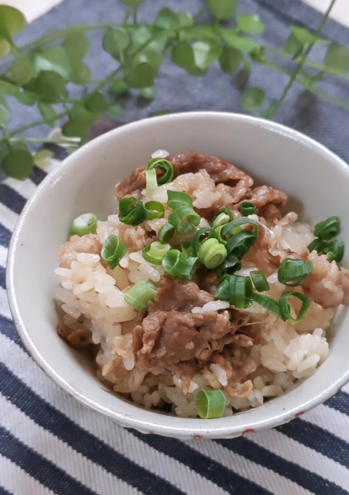 吉野家の冷凍牛丼の具で炊き込みご飯-レシピのメイン写真