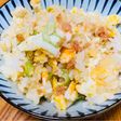 お昼ご飯にも!香ばしくてパラパラ炒飯♡鮭と卵ねぎ