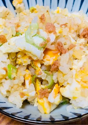 香ばしくてパラパラ〜♡鮭と卵とねぎの炒飯-レシピのメイン写真