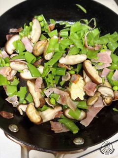 スナップエンドウ🫛とベーコン🥓炒め-レシピのメイン写真
