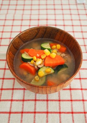1/3日分の野菜が摂れる♪彩りおみそ汁-レシピのメイン写真