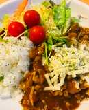 トマト缶で煮るチーズポークカレー