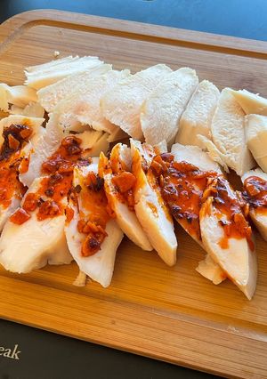 しっとり自家製サラダチキン×食べるラー油-レシピのメイン写真