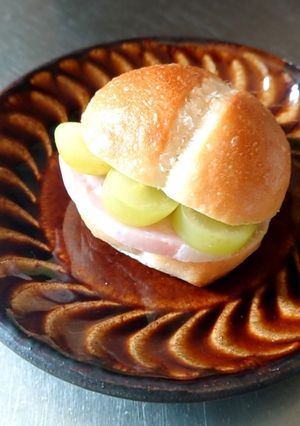 ハムとシャインマスカットのサンドイッチ-レシピのメイン写真