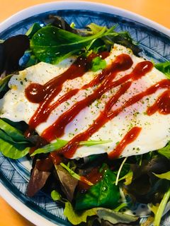 市販サラダ●目玉焼きサラダ/食べ比べ版-レシピのメイン写真
