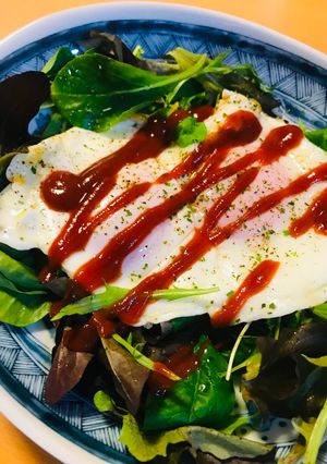 市販サラダ●目玉焼きサラダ／食べ比べ版-レシピのメイン写真