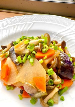【簡単副菜】白だしできのこと茄子と大根の炒め煮-レシピのメイン写真