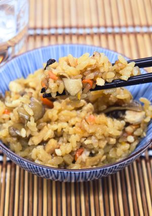 乾物で具沢山!舞茸と鶏肉の炊き込みご飯-レシピのメイン写真
