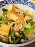 超簡単♩厚揚げと小松菜の鶏ひき肉甘辛炒め