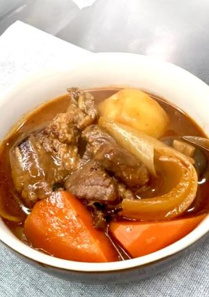 ストウブで焼いて放置!塩麹ビーフシチュー-レシピのメイン写真