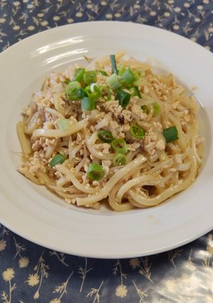 節約ランチ🌙鶏ひき肉ともやしの焼きうどん-レシピのメイン写真