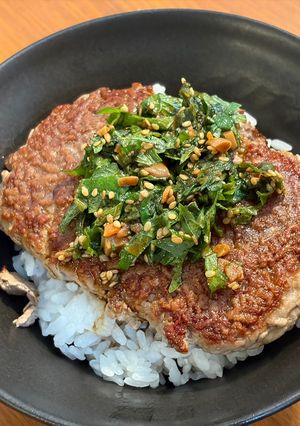 カリカリひき肉だけバーグ丼-レシピのメイン写真