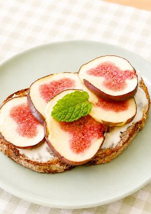 爽やかな甘さ♪いちじくとクリームチーズのトースト-レシピのメイン写真