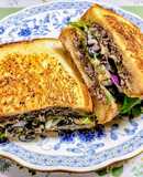 簡単ランチ！キノコのハンバーグトースト