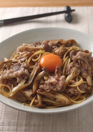 きのこと牛肉の月見すき焼き和風パスタ♪-レシピのメイン写真