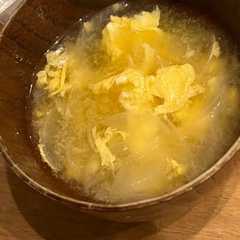 รูปของ シンプル玉ねぎ卵スープ