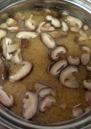生椎茸🍄‍🟫と豆腐のお味噌汁-レシピのメイン写真