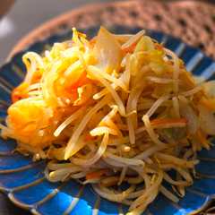 รูปของ これだけなのに超うまい!もやし野菜炒め