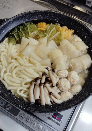 白菜うどん鍋ロールキャベツ入り-レシピのメイン写真