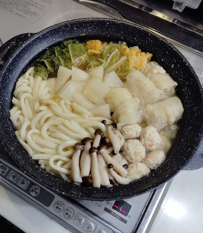 白菜うどん鍋ロールキャベツ入り-レシピのメイン写真