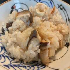 รูปของ 梅干しと椎茸の炊き込みご飯