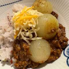 รูปของ 丸ごと小玉ねぎのキーマカレー