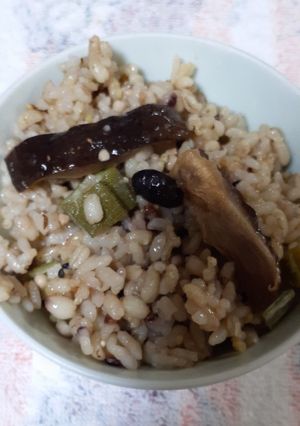 椎茸薫る!オクラと椎茸炊き込みご飯-レシピのメイン写真