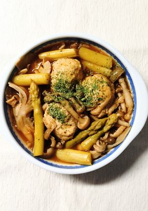 手作り鶏団子と アスパラ 舞茸のケチャップ煮込み-レシピのメイン写真